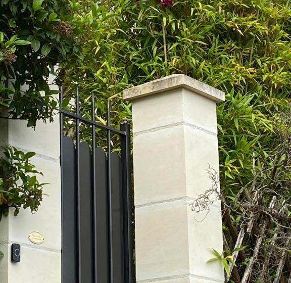 住宿加早餐  Chambre D Hôtes Indépendante Les Agaphantes