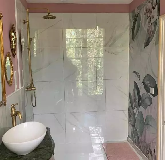 Aamiaismajoitus (B&B) Château De Marigny