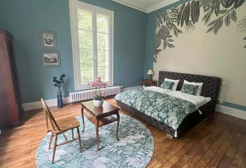 Aamiaismajoitus (B&B) Château De Marigny