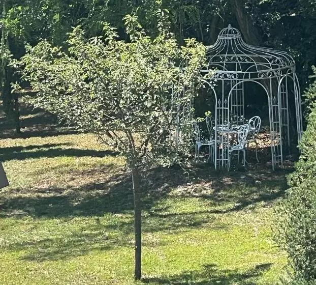 Aamiaismajoitus (B&B) Château De Marigny