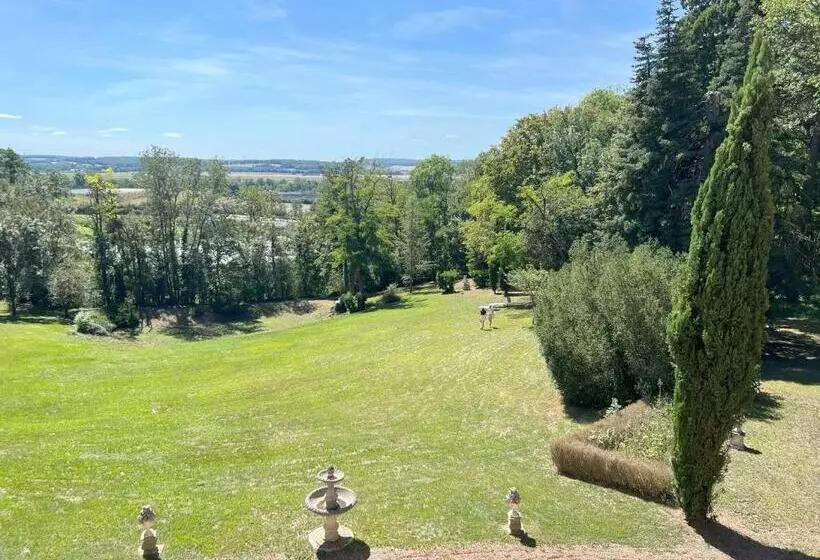 Aamiaismajoitus (B&B) Château De Marigny