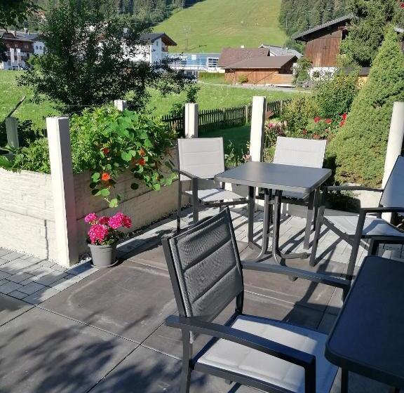 Bed and Breakfast D Hoamatliab