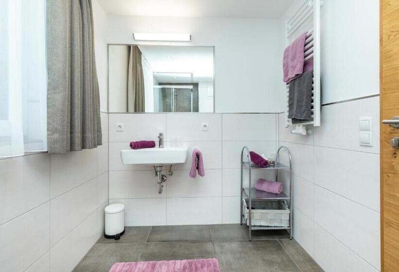 Bed and Breakfast D Hoamatliab