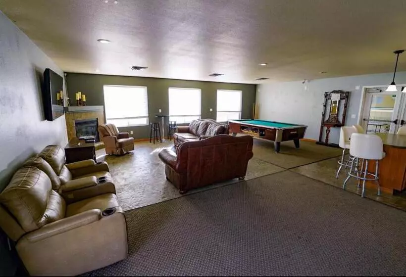 Moon River Park Room
