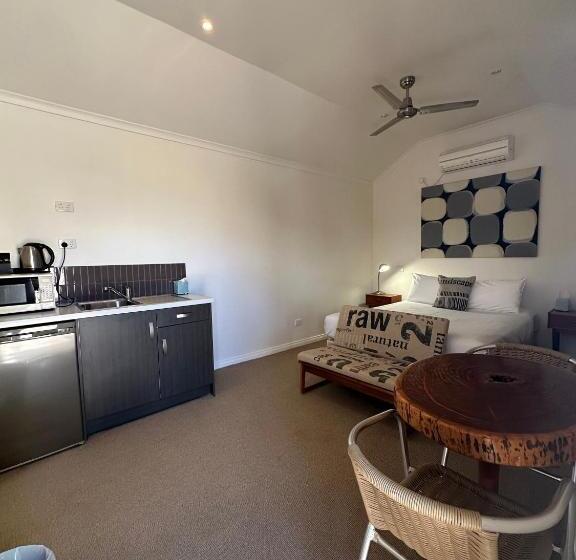 Motel Parachilna Overflow Accommodation