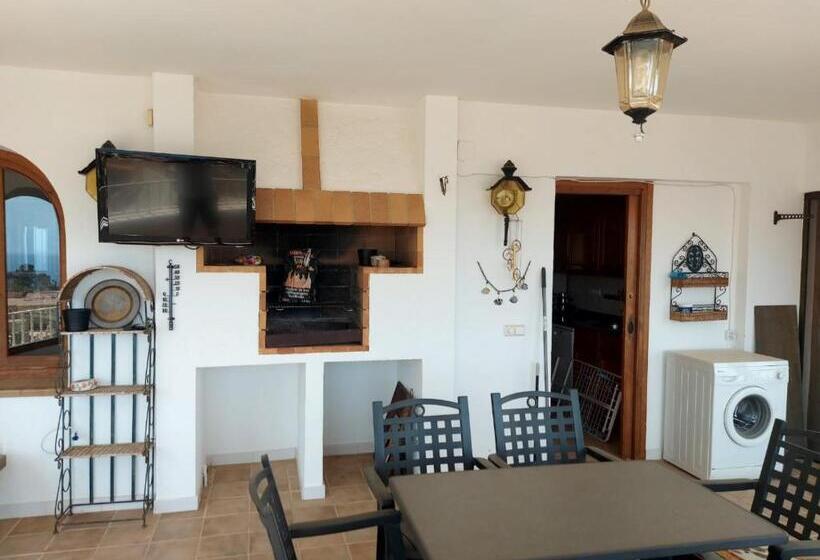 پانسیون Amazing View Villa