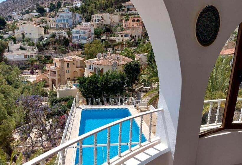 پانسیون Amazing View Villa