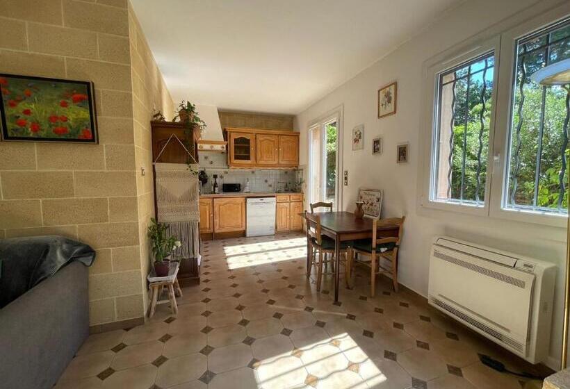 پانسیون Maison Rénovée Avec Terrasse Privative Et Jardin Au Centre De Gemenos