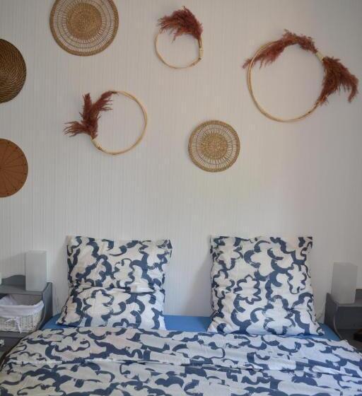 펜션 Maison Rénovée Avec Terrasse Privative Et Jardin Au Centre De Gemenos