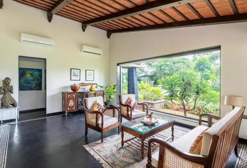 ホテル Energise Soul Retreat Trimbakeshwar Nashik