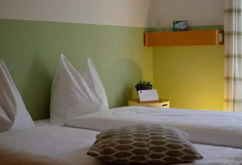 هتل Haus Gutenberg