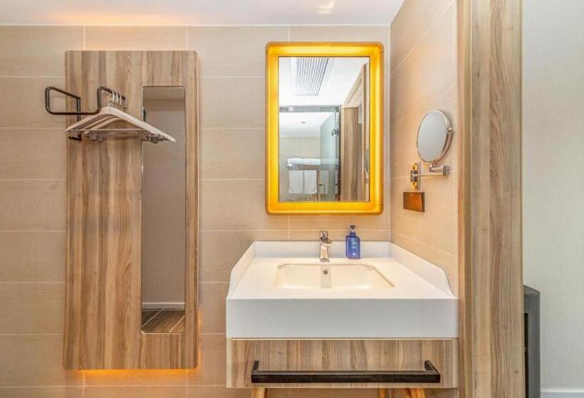 Hanting Hotel Shanghai Huaihai Zhong Road Metro Station