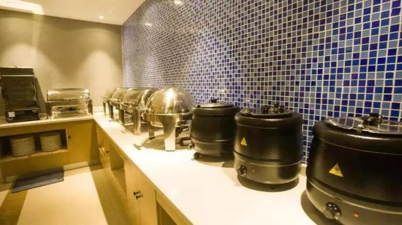 Starway Hotel Xinyi Nanjing Road