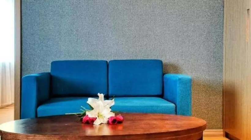 Starway Hotel Xinyi Nanjing Road