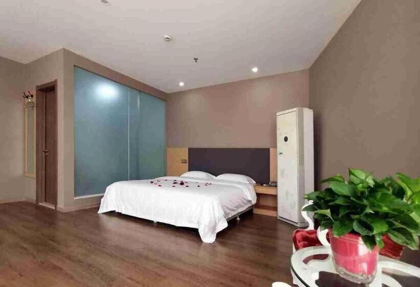 Super 8 Hotel Yizheng Walking Street