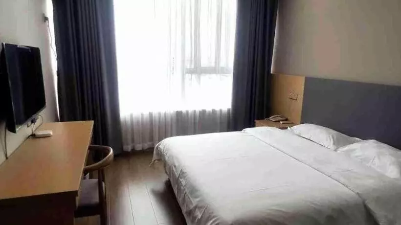 Super 8 Hotel Yizheng Walking Street