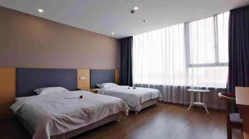 Super 8 Hotel Yizheng Walking Street