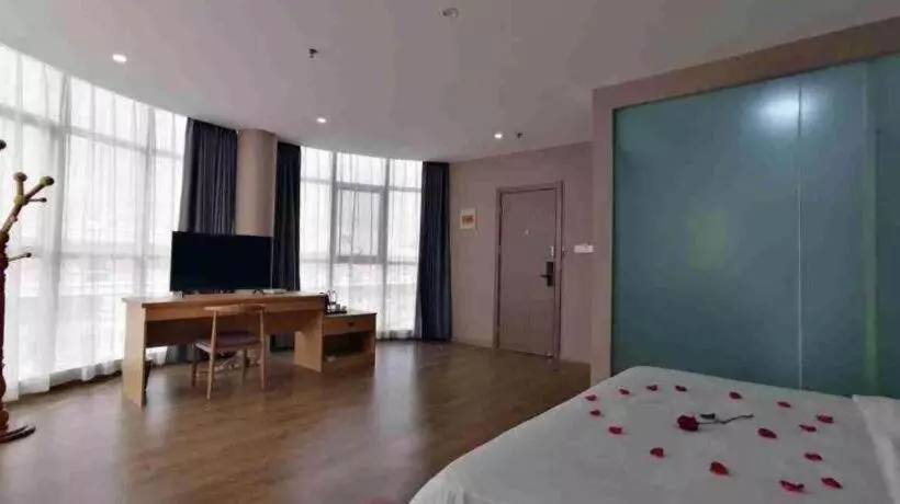 Super 8 Hotel Yizheng Walking Street