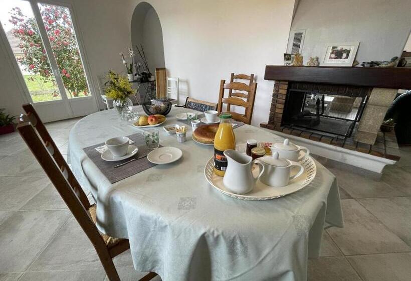 ベッドアンドブレックファースト Chez Evelyne Et Titou