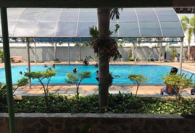 בית מלון כפרי Golf 19