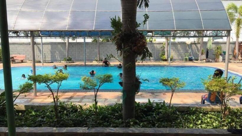 בית מלון כפרי Golf 19