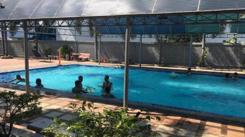 בית מלון כפרי Golf 19