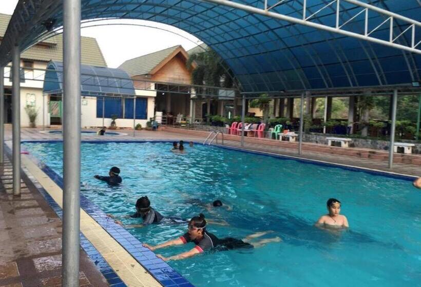 בית מלון כפרי Golf 19