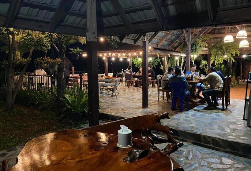 בית מלון כפרי Golf 19