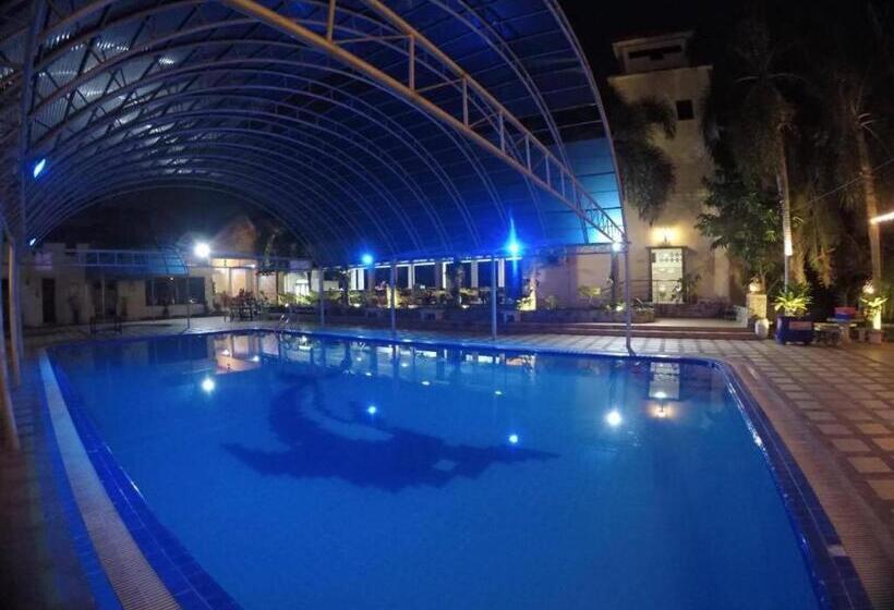 בית מלון כפרי Golf 19