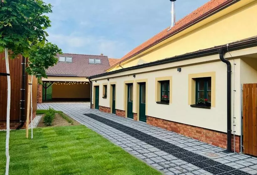 Majatalo Apartmány V Zahradě