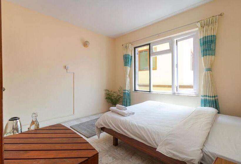 تختخواب و صبحانه Sherwi Hyul