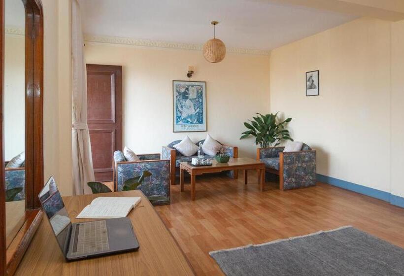 تختخواب و صبحانه Sherwi Hyul