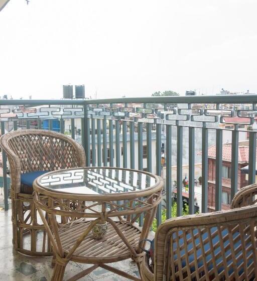 تختخواب و صبحانه Sherwi Hyul