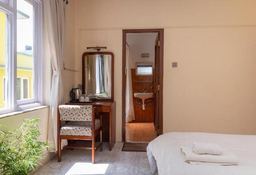 تختخواب و صبحانه Sherwi Hyul