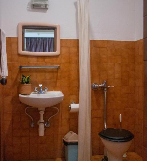 تختخواب و صبحانه Sherwi Hyul