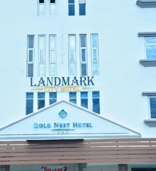 هتل کپسول The Landmark