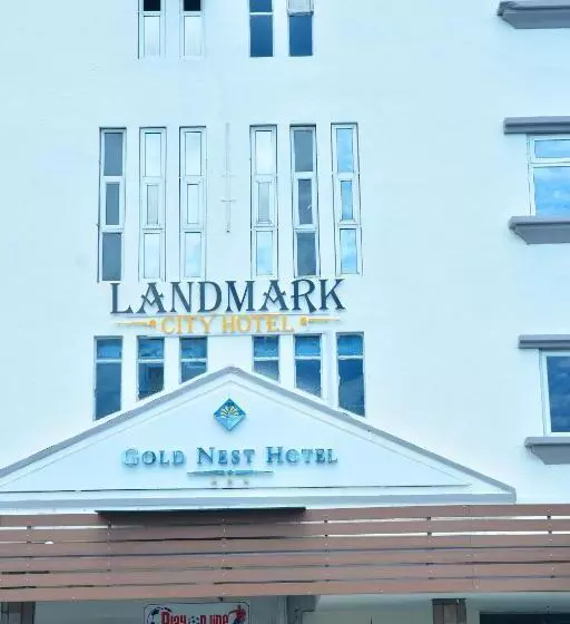 هتل کپسول The Landmark
