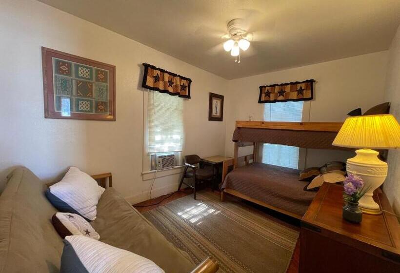 بنسيون Carriage Inn   Cottage