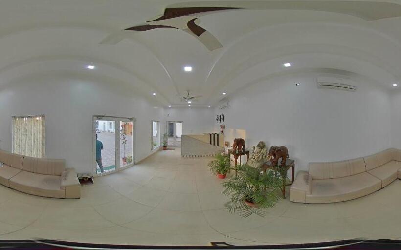 Tathastu Hotels & Banquet Hall