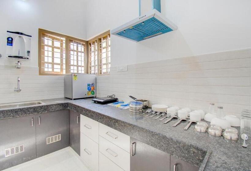 هتل Oyo Safura Residency