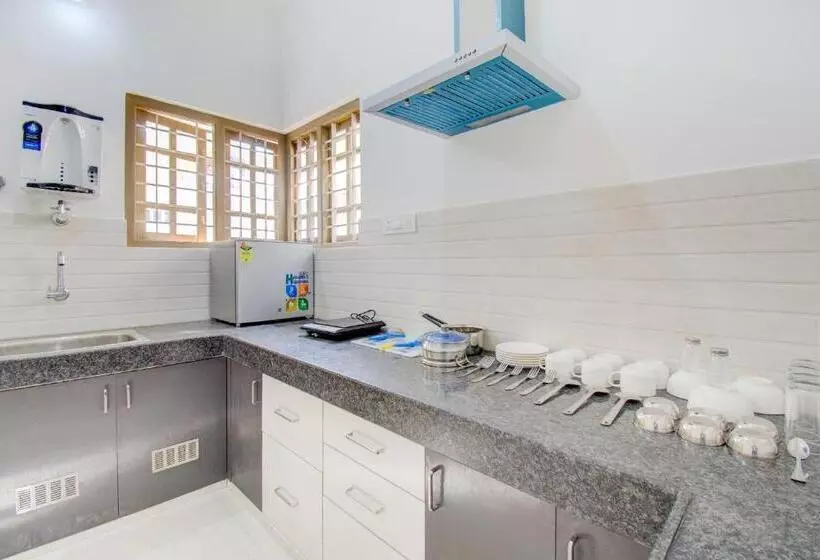 Hotelli Oyo Safura Residency