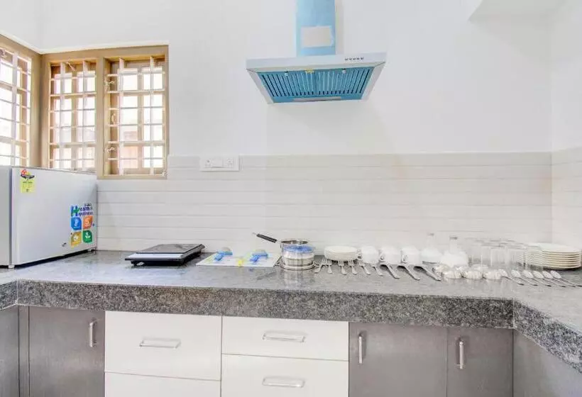 Hotelli Oyo Safura Residency