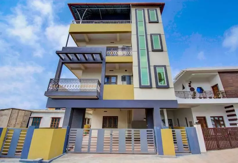 Hotelli Oyo Safura Residency