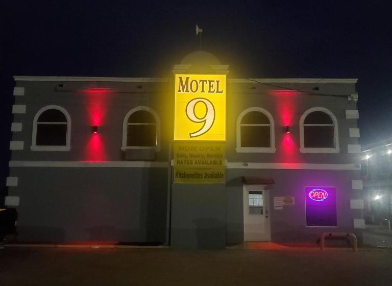 Motel 9