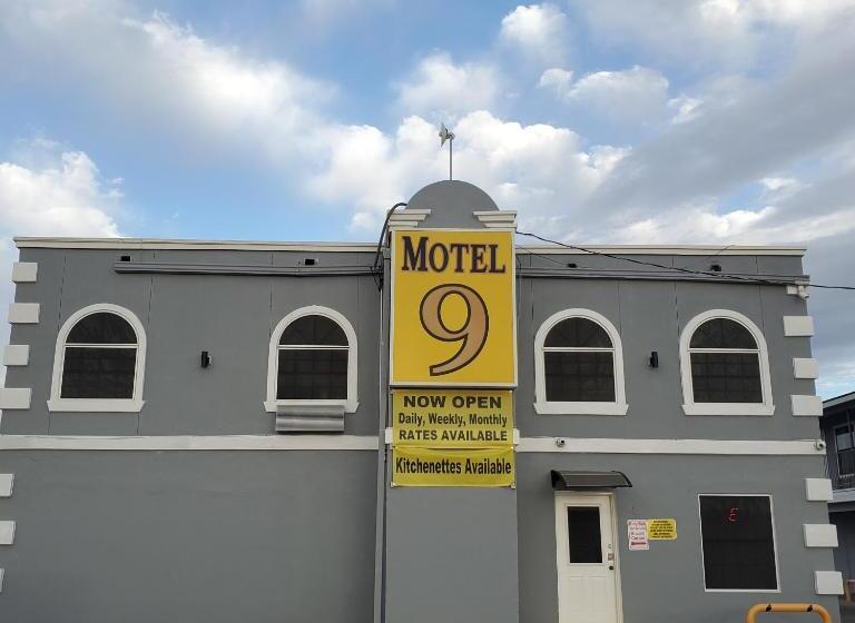 Motel 9