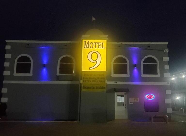 Motel 9