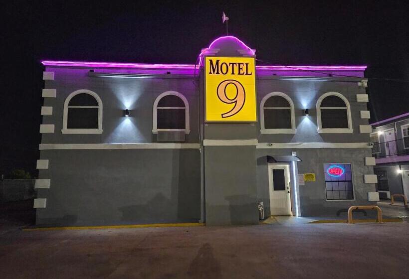 Motel 9