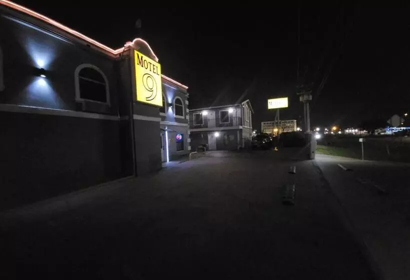 Motel 9