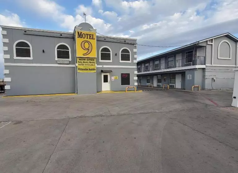 Motel 9