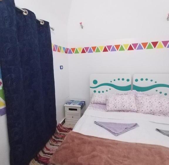 تختخواب و صبحانه Baba Dool